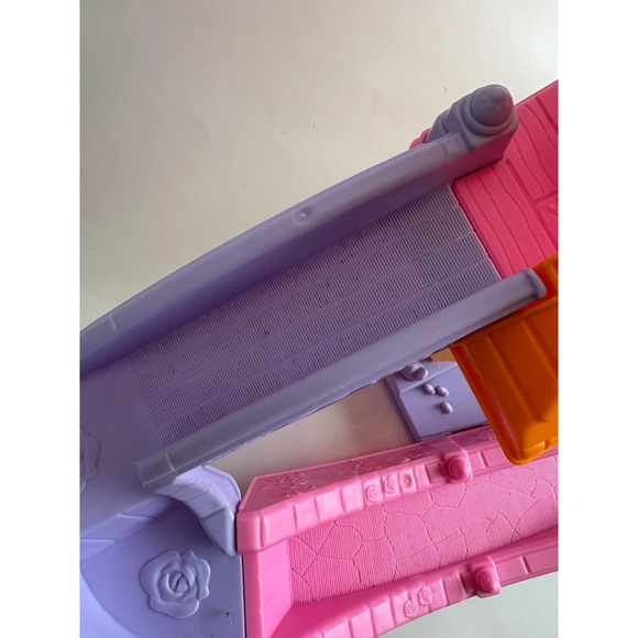 Fisher Price Little People Belle's Klip Klop Cottage Playset Beauty & the Beast - Picture 6 of 11